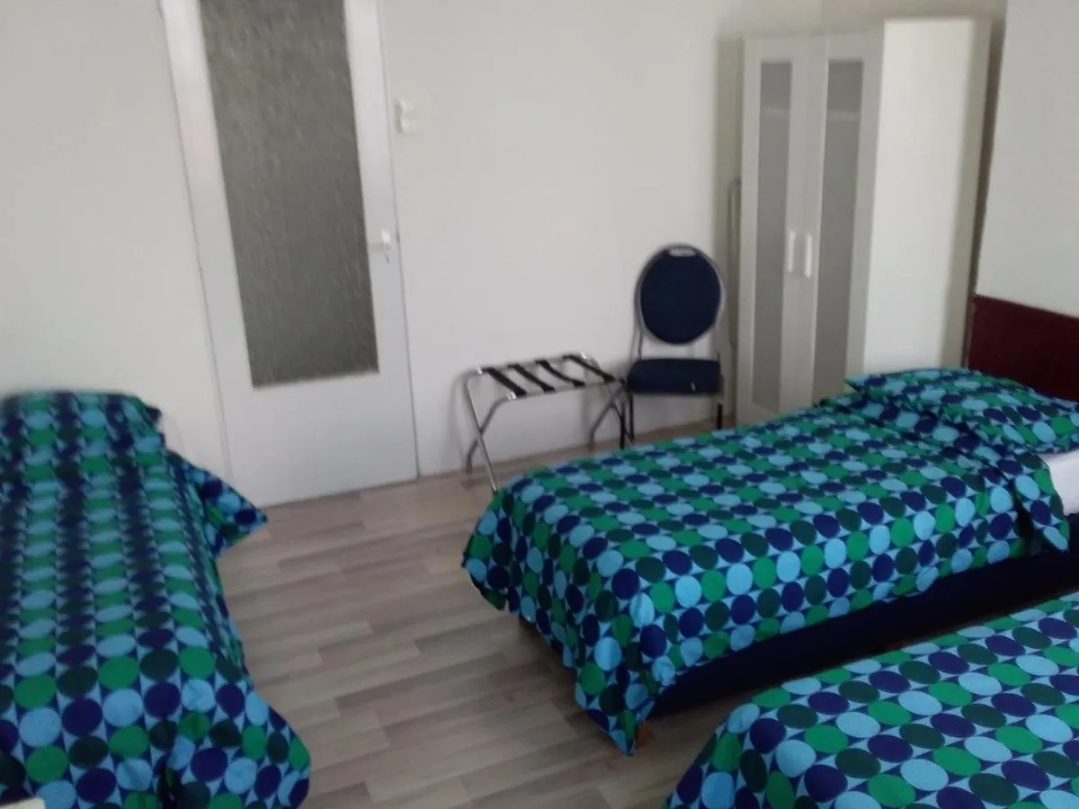 Hotel Baan Rotterdam 2*,